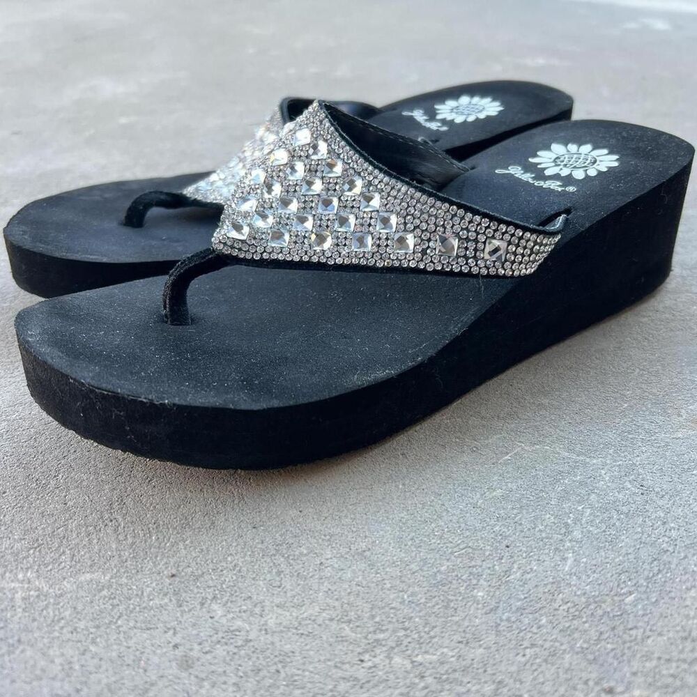 Yellow-box Women's Black Flipflops